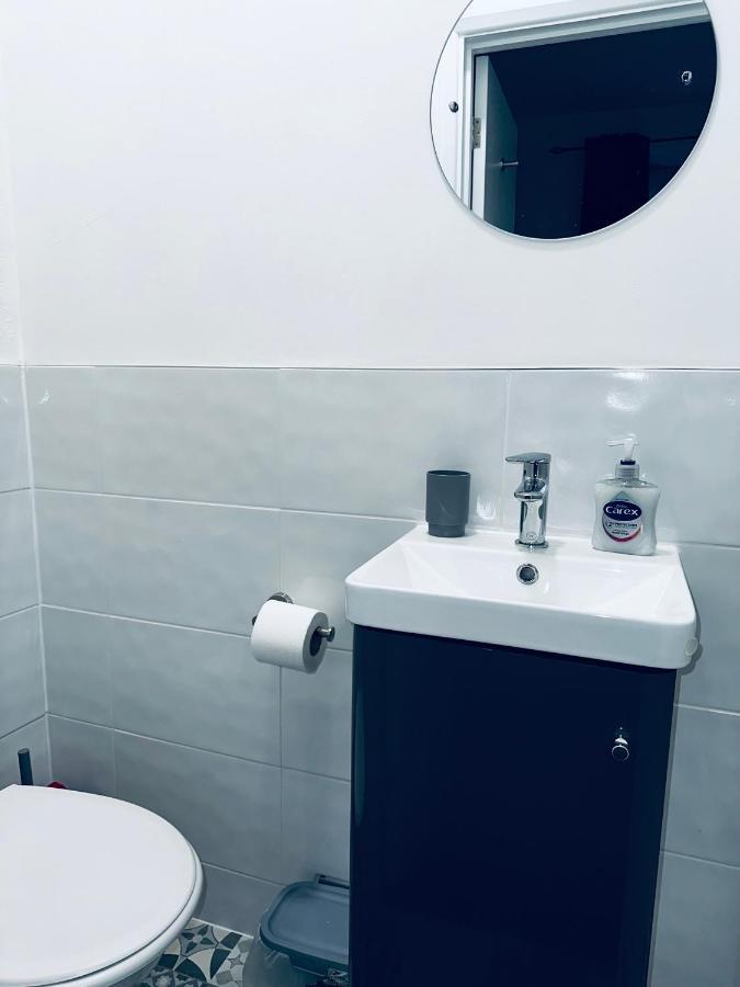 Stylish Town House - Modern Double Room - 1 考文垂 外观 照片
